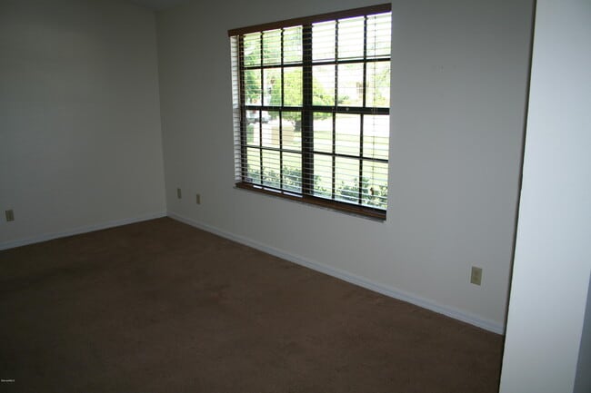 Building Photo - 1220 Ambra Dr