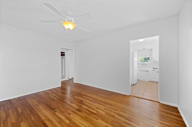 Building Photo - 2724 Treat St