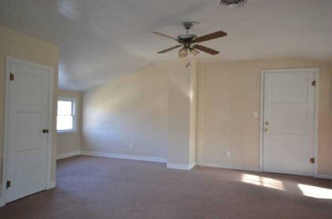 Building Photo - 305 Peasley St