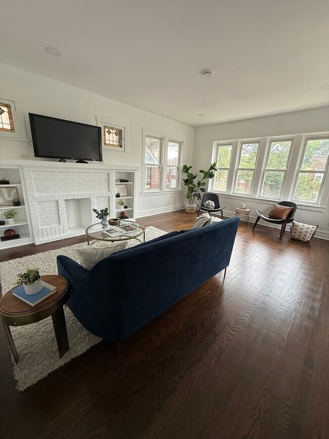 Building Photo - 5092 W Monroe St