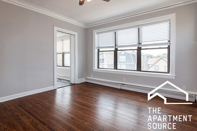 Building Photo - 3827 N Drake Ave