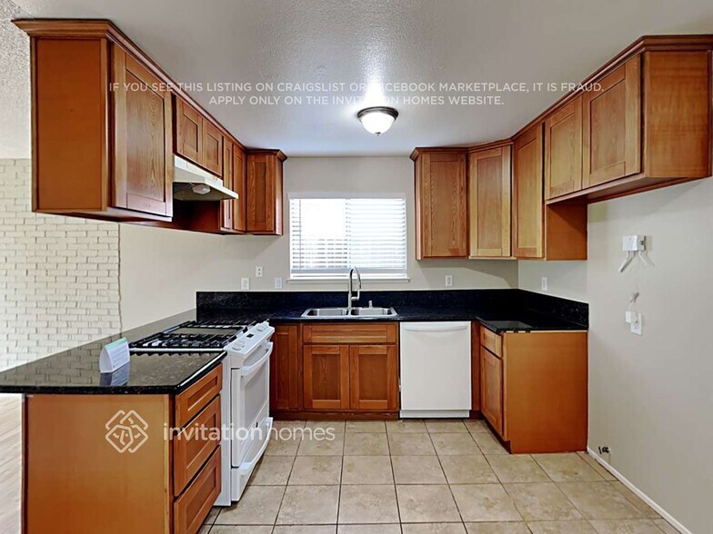 Building Photo - 5633 Vista Oak Way