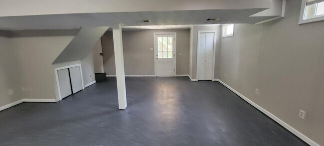 Building Photo - 3612 River Park Dr