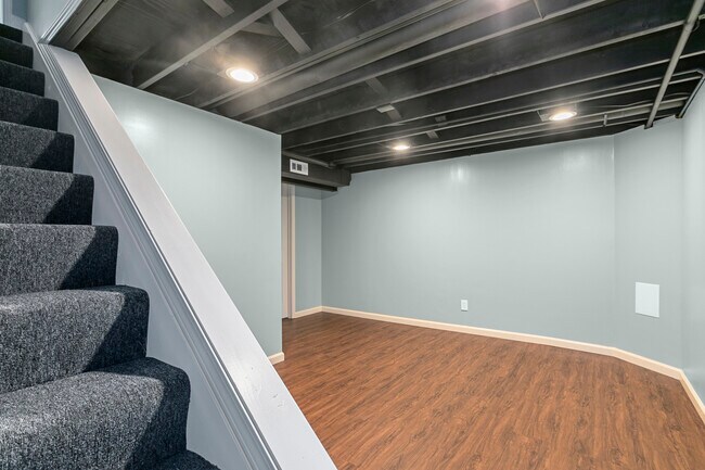 Building Photo - 507 NE Corder St