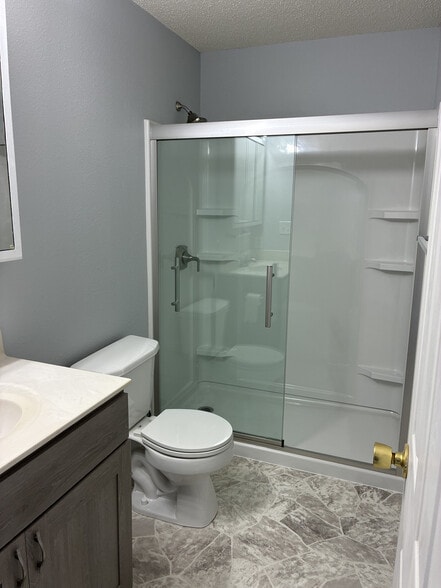 Master Bathroom - 2396 Meadow Bend Dr