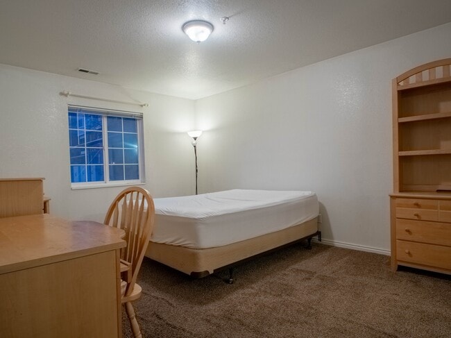 Building Photo - 108 W 1230 N St