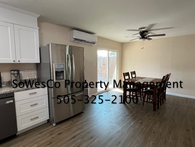 Building Photo - Beautiful Remodeled 3 Bed 2 Bath Furnished...