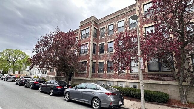 Building Photo - 40 Chester St