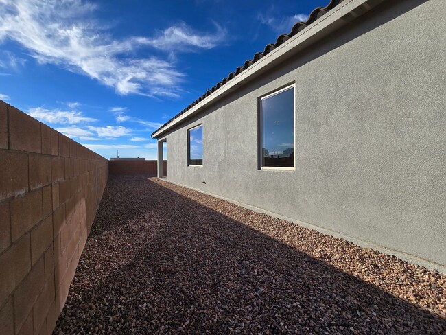 Building Photo - 3850 Chitalpa