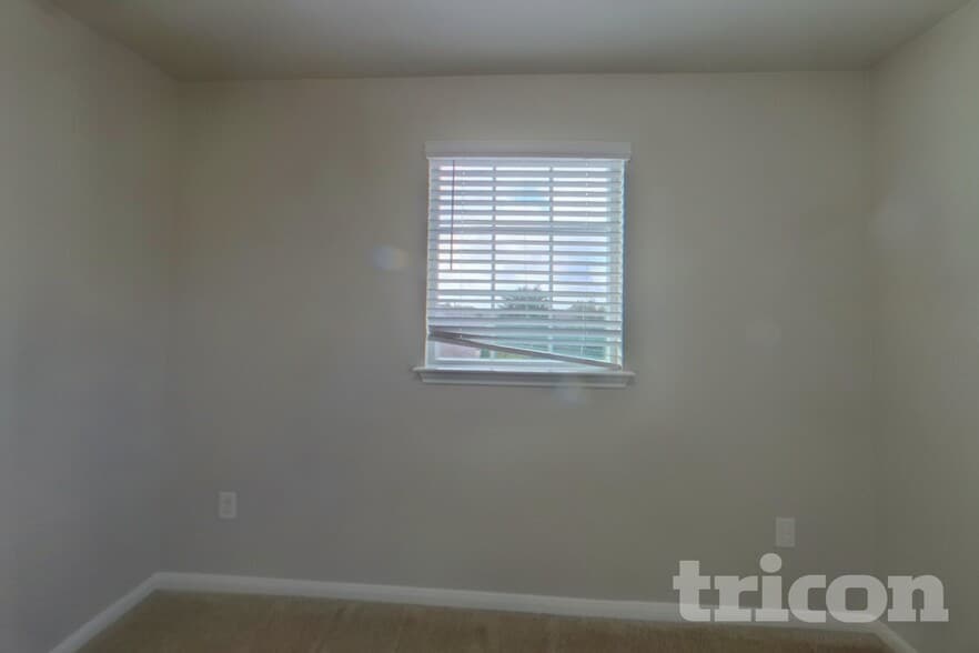 Building Photo - 15012 Custis Ln