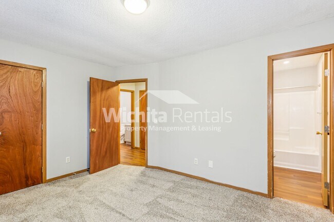 Building Photo - 3 bedroom 2 bath duplex in Derby