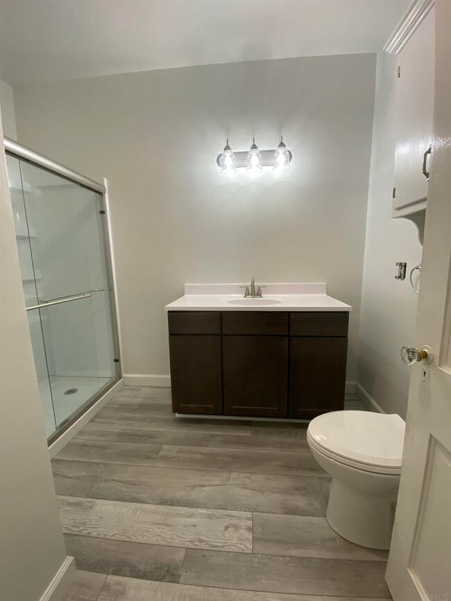 Building Photo - 10336 Walnut St