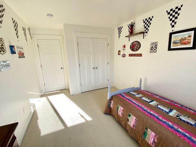 Building Photo - 238 E 370 N