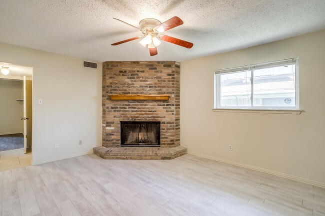 Building Photo - One side of 2 story duplex available-  3 b...
