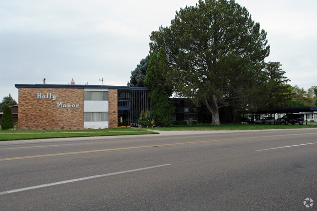 Building Photo - 401 Holly St