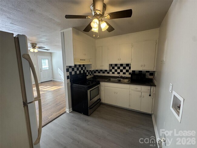 Building Photo - 333 Laurel St