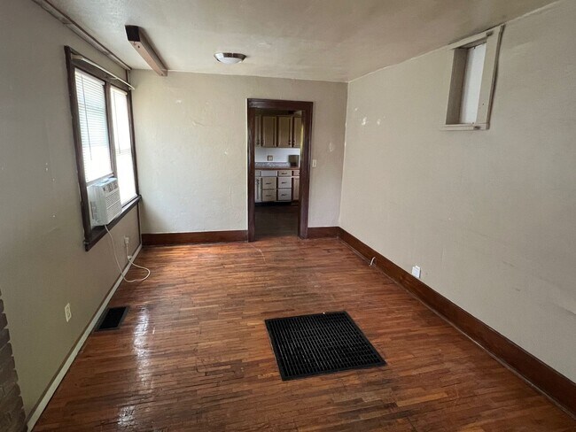 Building Photo - 511 N Garfield Ave