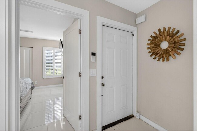 Building Photo - 2320 Treasure Isle Dr