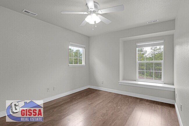 Building Photo - 1043 Longspur Ln