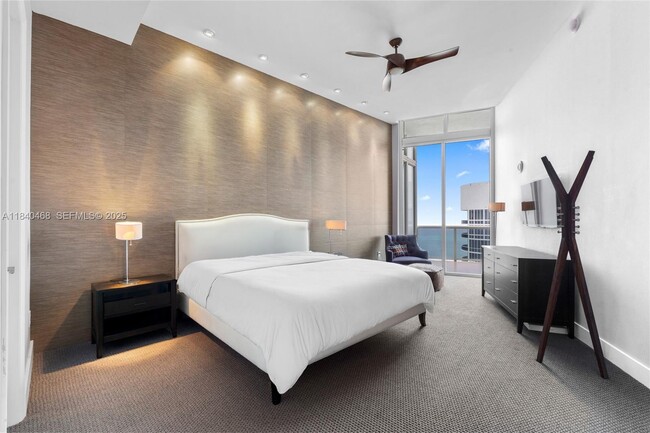 Building Photo - 16001 Collins Ave