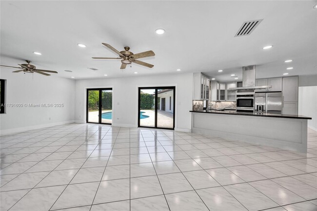 Building Photo - 1181 San Pedro Ave