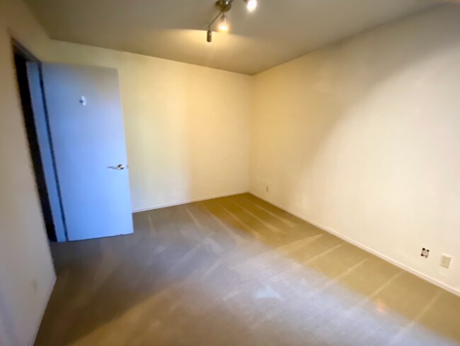 Building Photo - 2611 22nd Ave W