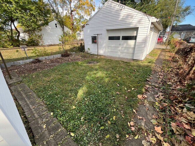 Building Photo - Newly Remodeled 3 Bedroom House!