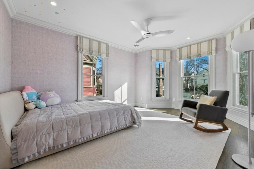 Building Photo - 13 Greenough Ave