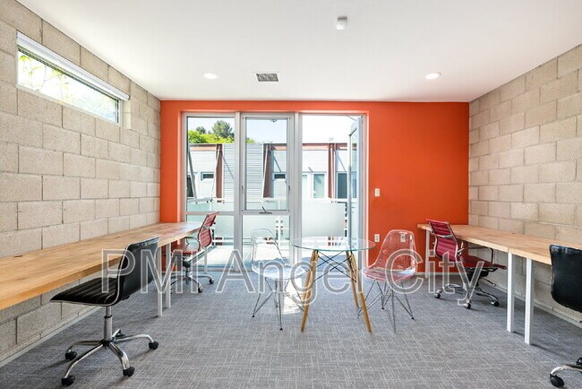 Building Photo - 3450 Cahuenga Blvd W