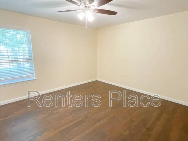 Building Photo - 1001 SW 101st St