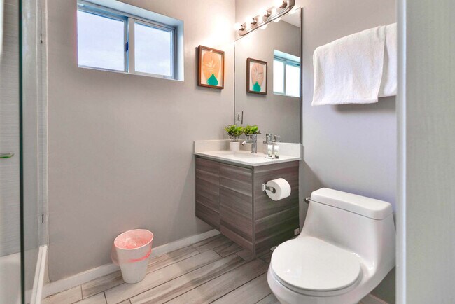 Building Photo - 481 NE 29th St