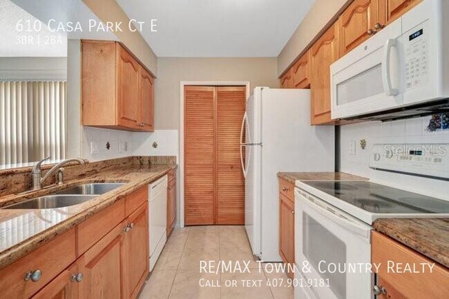 Building Photo - Casa Park Townhome For Rent in Tuscawilla!