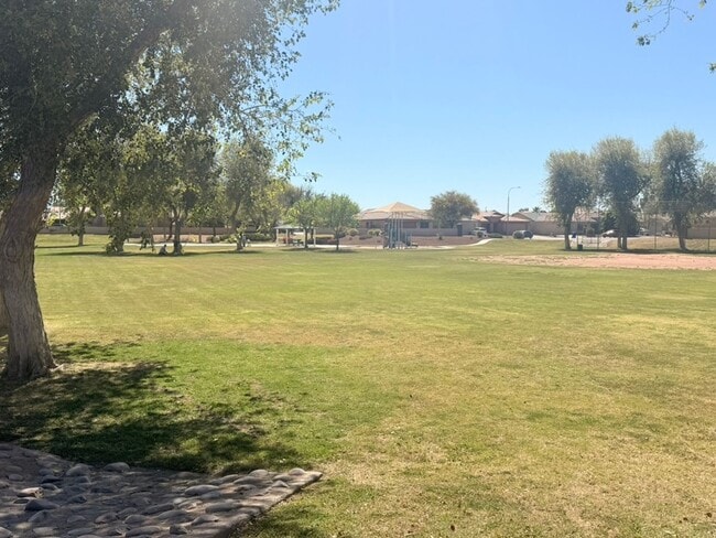 Building Photo - Cul-de-Sac Living | 3 Bed + Bonus Room | Pool + Greenbelt Views