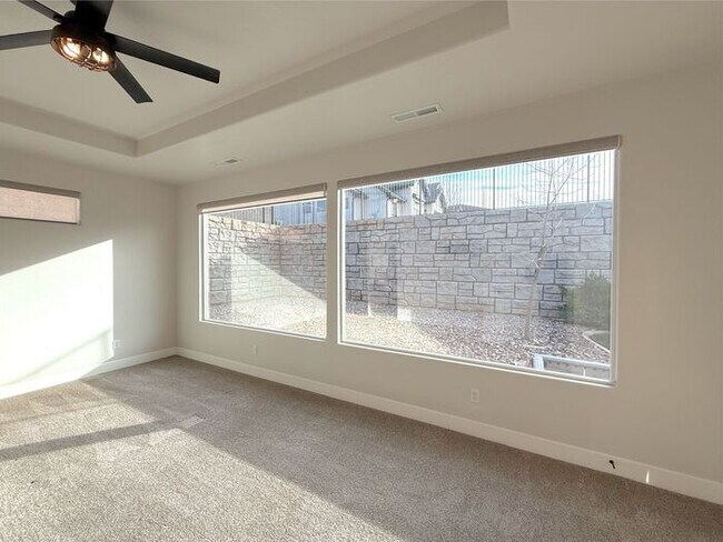 Building Photo - 3 bed, 2 bath home w/2 car garage