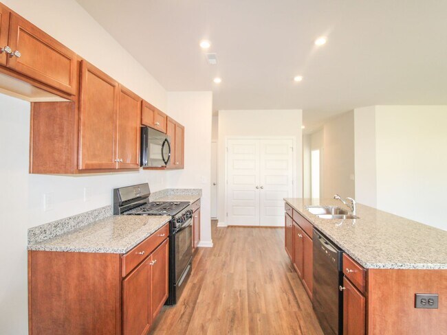 Building Photo - MOVE-IN Ready Home in New Market!