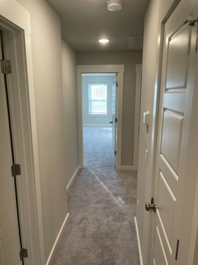 Building Photo - Stunning home in Murfreesboro