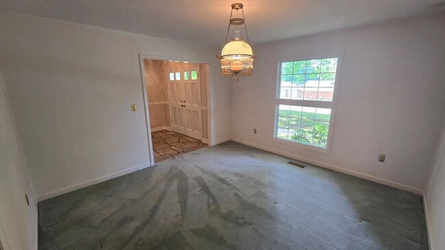 Building Photo - 4 Bed/2.5 Bath Brick Home - Kingsport TN