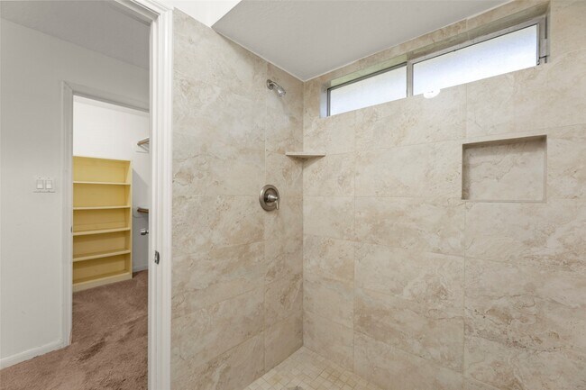 Building Photo - 15751 Fern Basin Dr