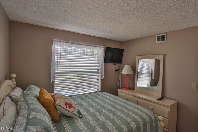 Building Photo - 9281 Central Park Dr