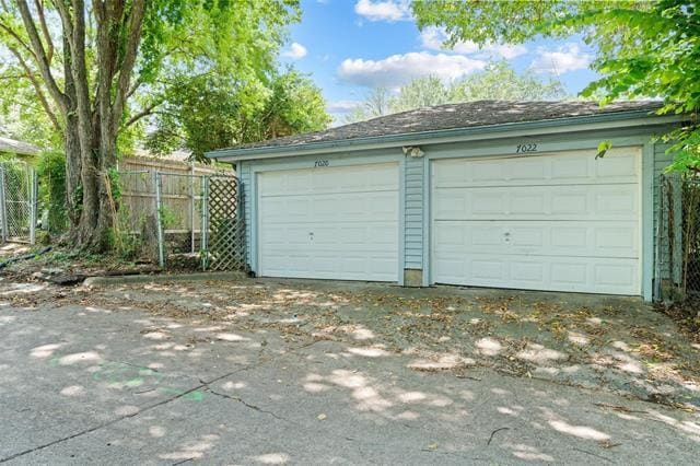Building Photo - 7022 Kingsbury Dr