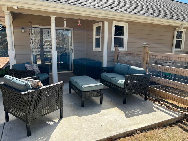 Building Photo - 110 Inland Cir