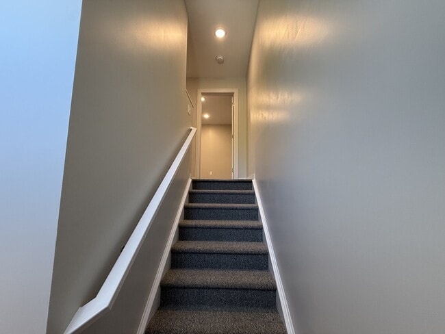 Building Photo - 211 Terrace Dr