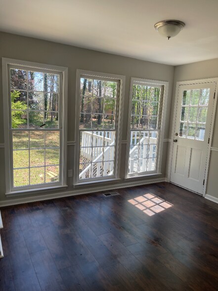 Building Photo - 2131 Hamstead Ct