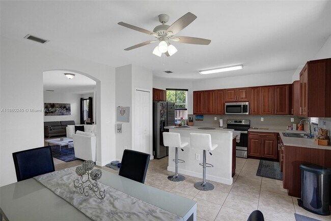 Building Photo - 15385 SW 93rd Ln
