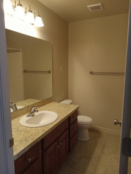 Building Photo - 1170 Excalibur Wy