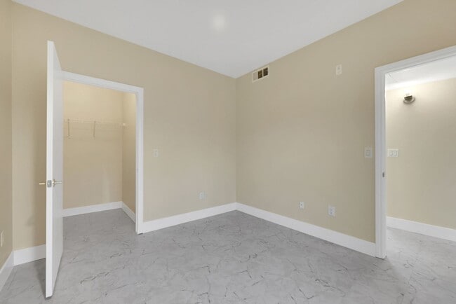 Building Photo - Henderson 2 Bedroom Condo