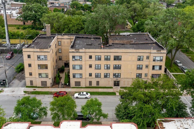 Building Photo - 7003 S Harper Chicago, IL 60637