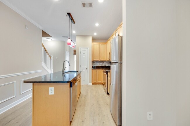 Building Photo - 926 Iris St
