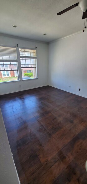 Hardwood floors - 9140 Timber Path