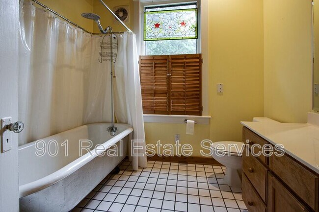 Building Photo - 1552 Forest Ave